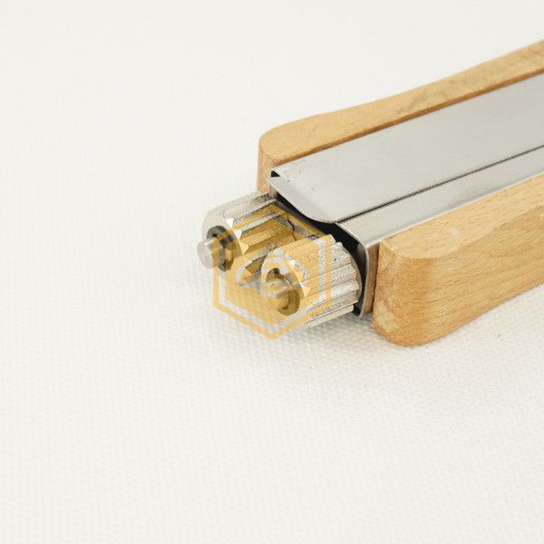Napinacz drutu w ramce z drewnianą rączką-WT-2_1